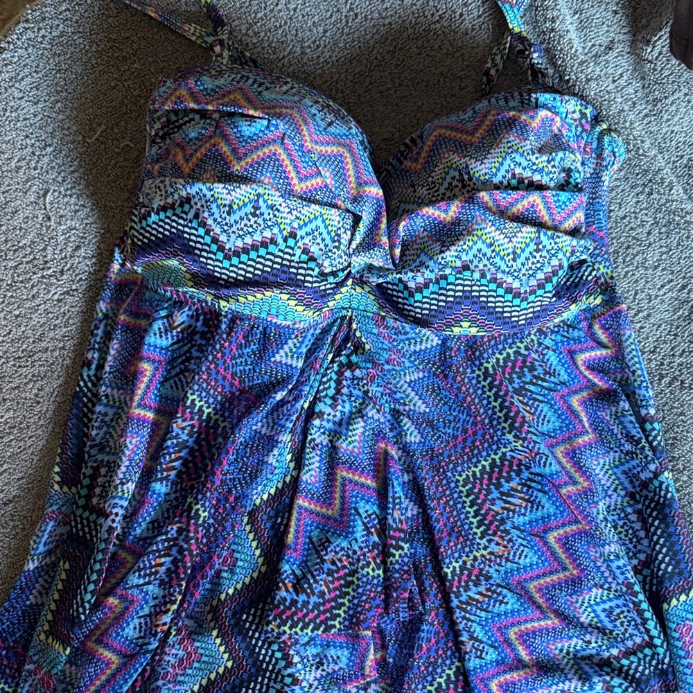 Colorful Tankini. Size 14